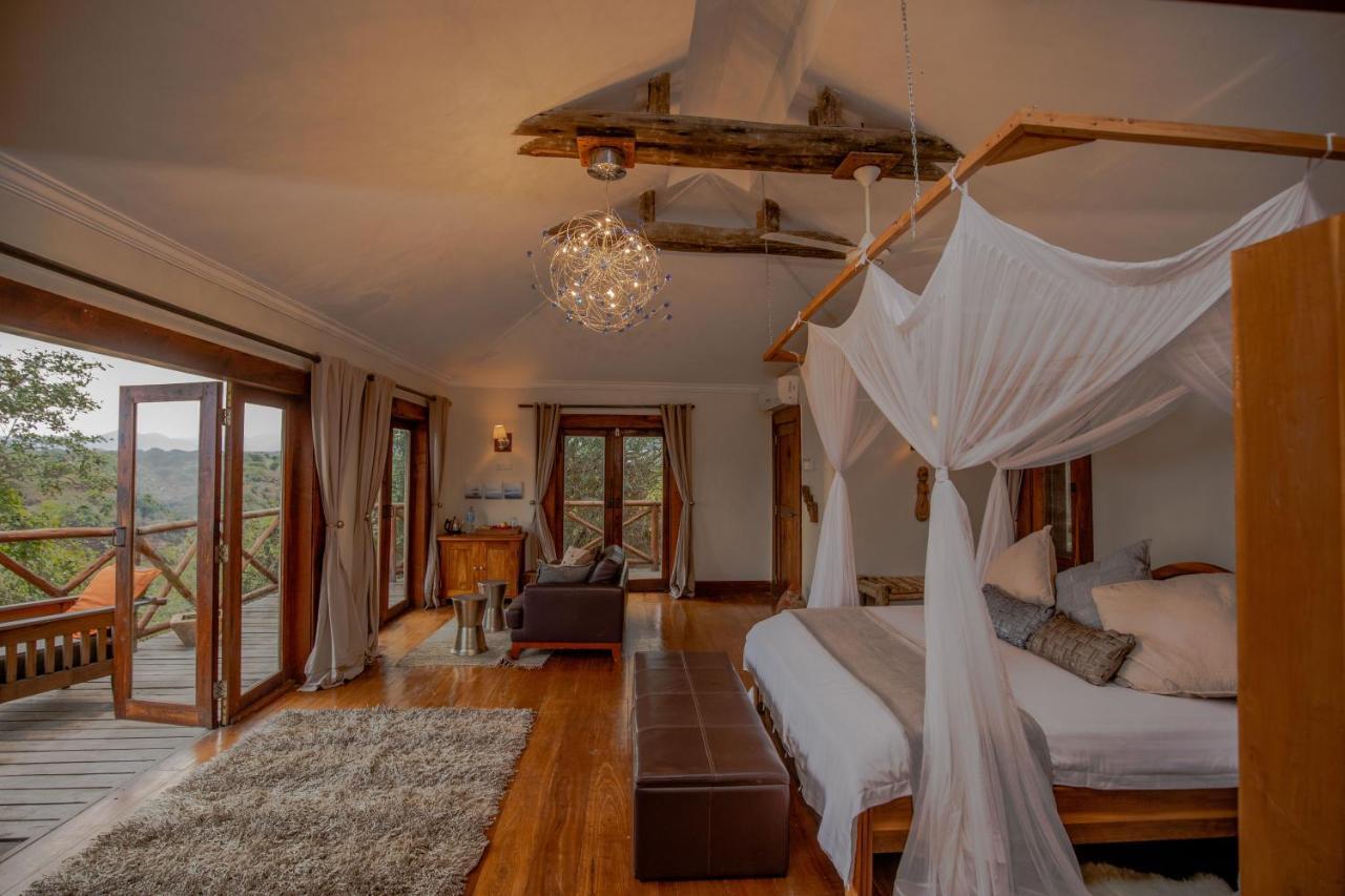 Escarpment Luxury Lodge Manyara Мто-ва-Мбу Екстер'єр фото