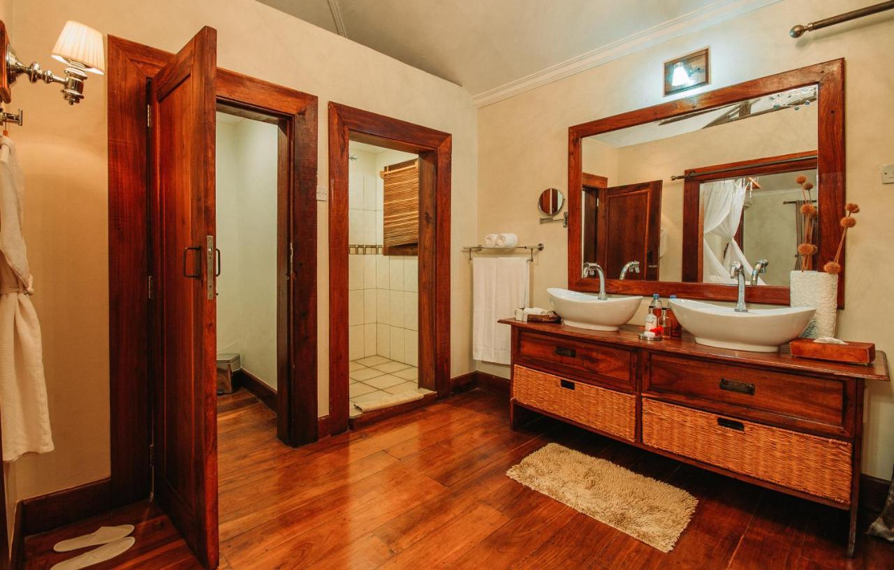 Escarpment Luxury Lodge Manyara Мто-ва-Мбу Екстер'єр фото